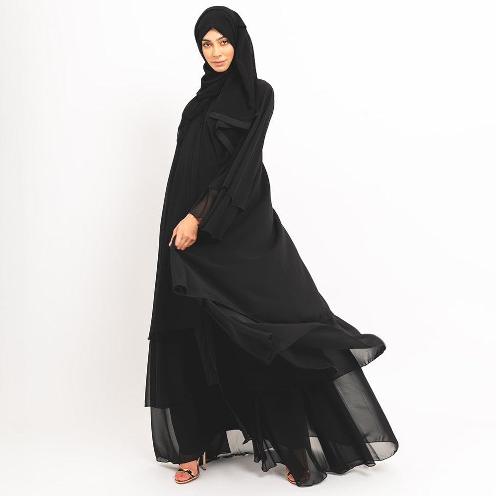 Abaya nero svasato