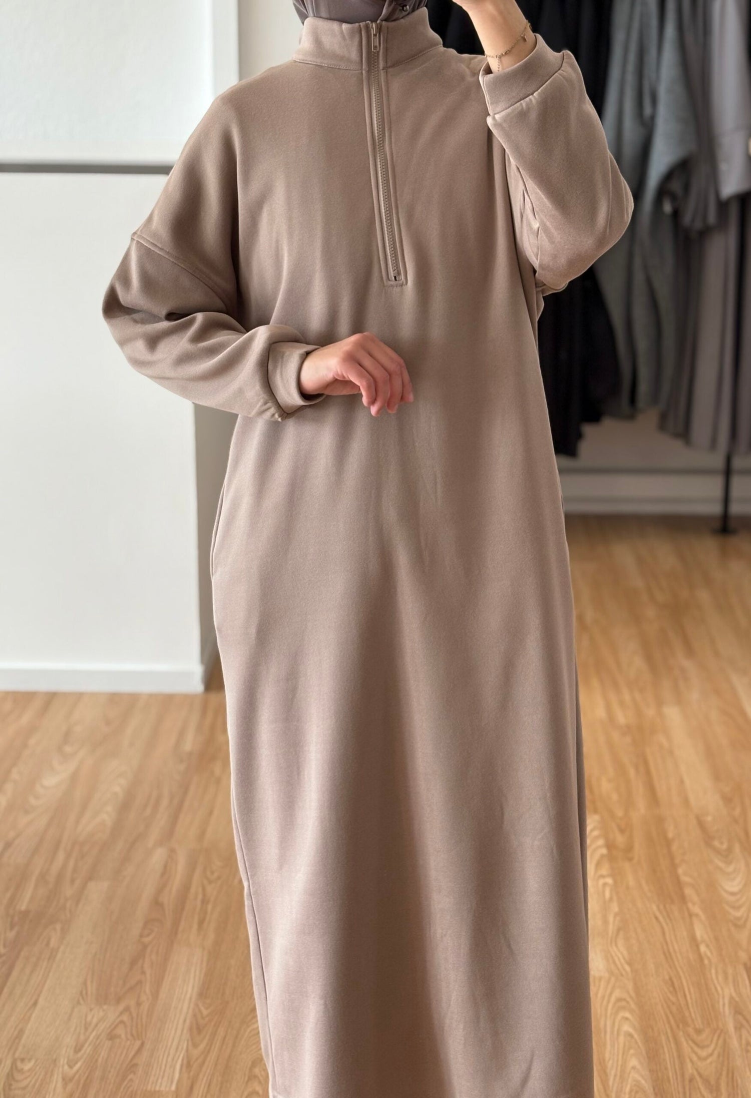 Abito in maglia con cerniera